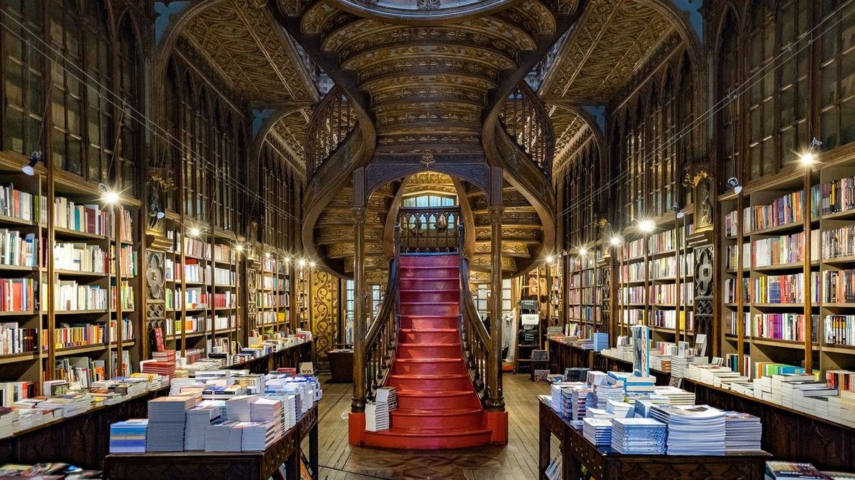 Na jedno z nejkrásnějších knihkupectví světa se stojí i hodinové fronty